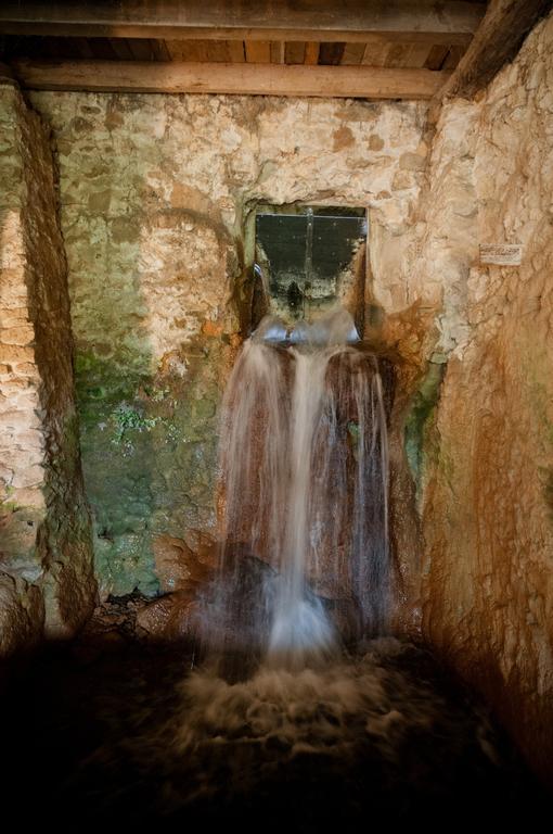Gite Des Grands Moulins De Bauge Bagian luar foto
